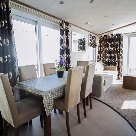 Stunning Caravan With Full Sea Views At Hopton Haven Ref 80044S Great Yarmouth Exterior photo