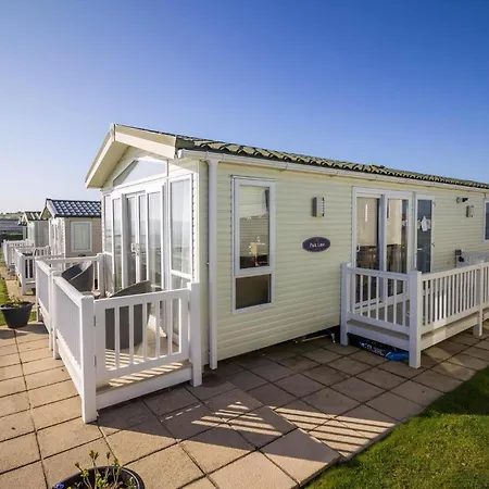 Stunning Caravan With Full Sea Views At Hopton Haven Ref 80044S Great Yarmouth Exterior photo