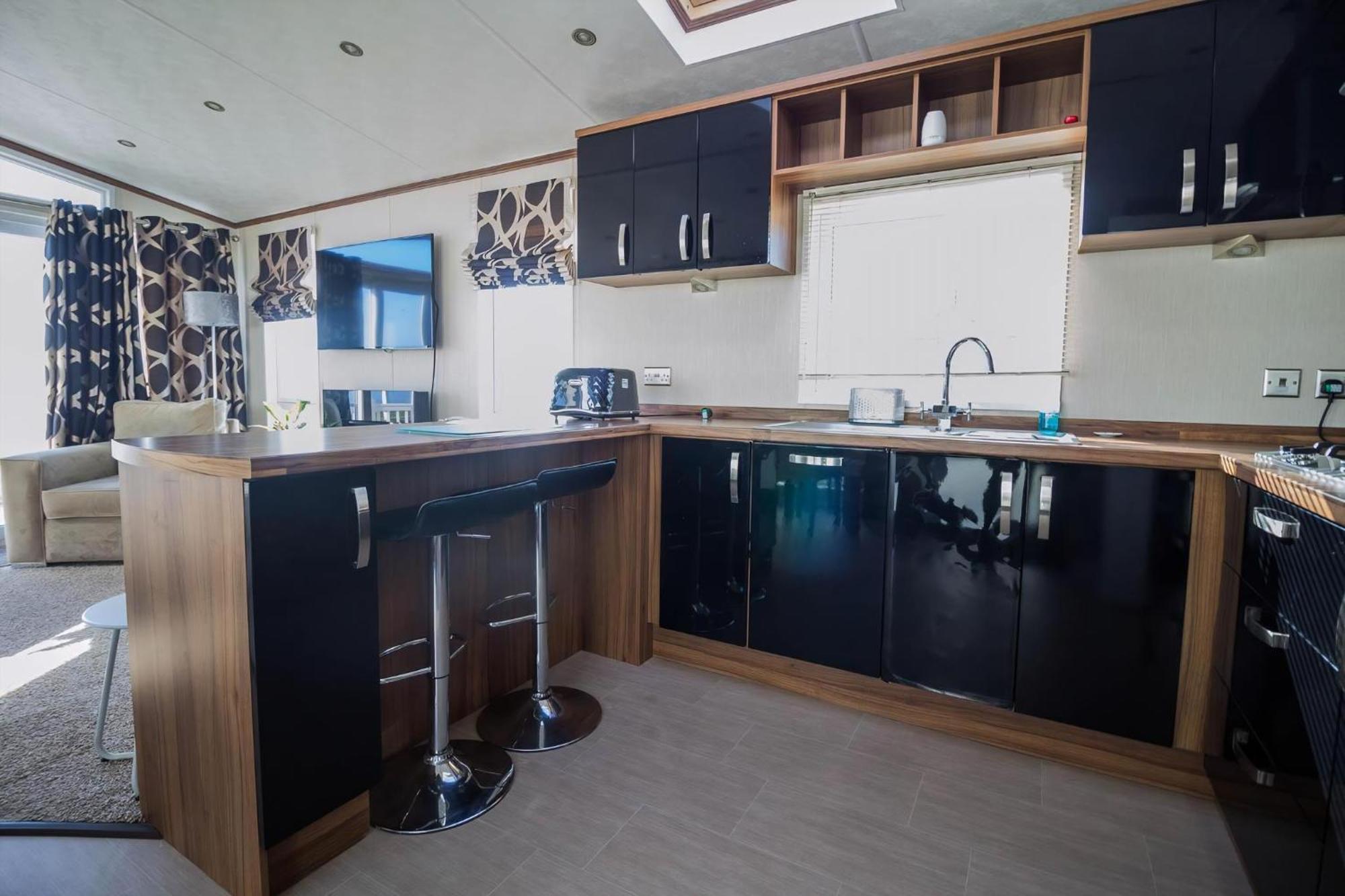Campsite Stunning Caravan With Full Sea Views At Hopton Haven Ref 80044s *