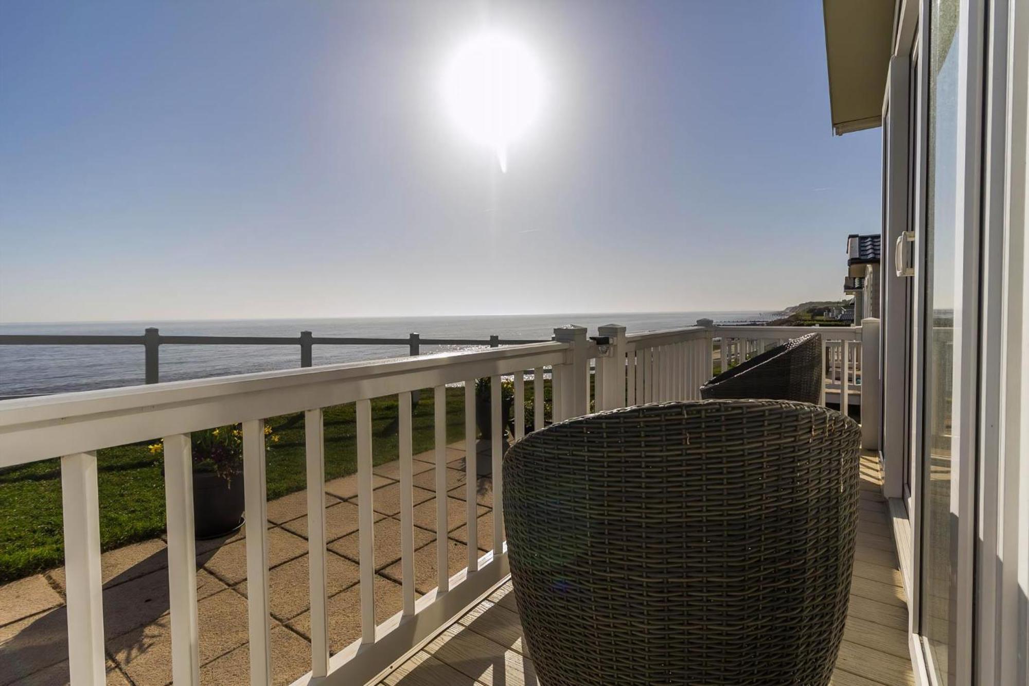 Stunning Caravan With Full Sea Views At Hopton Haven Ref 80044s