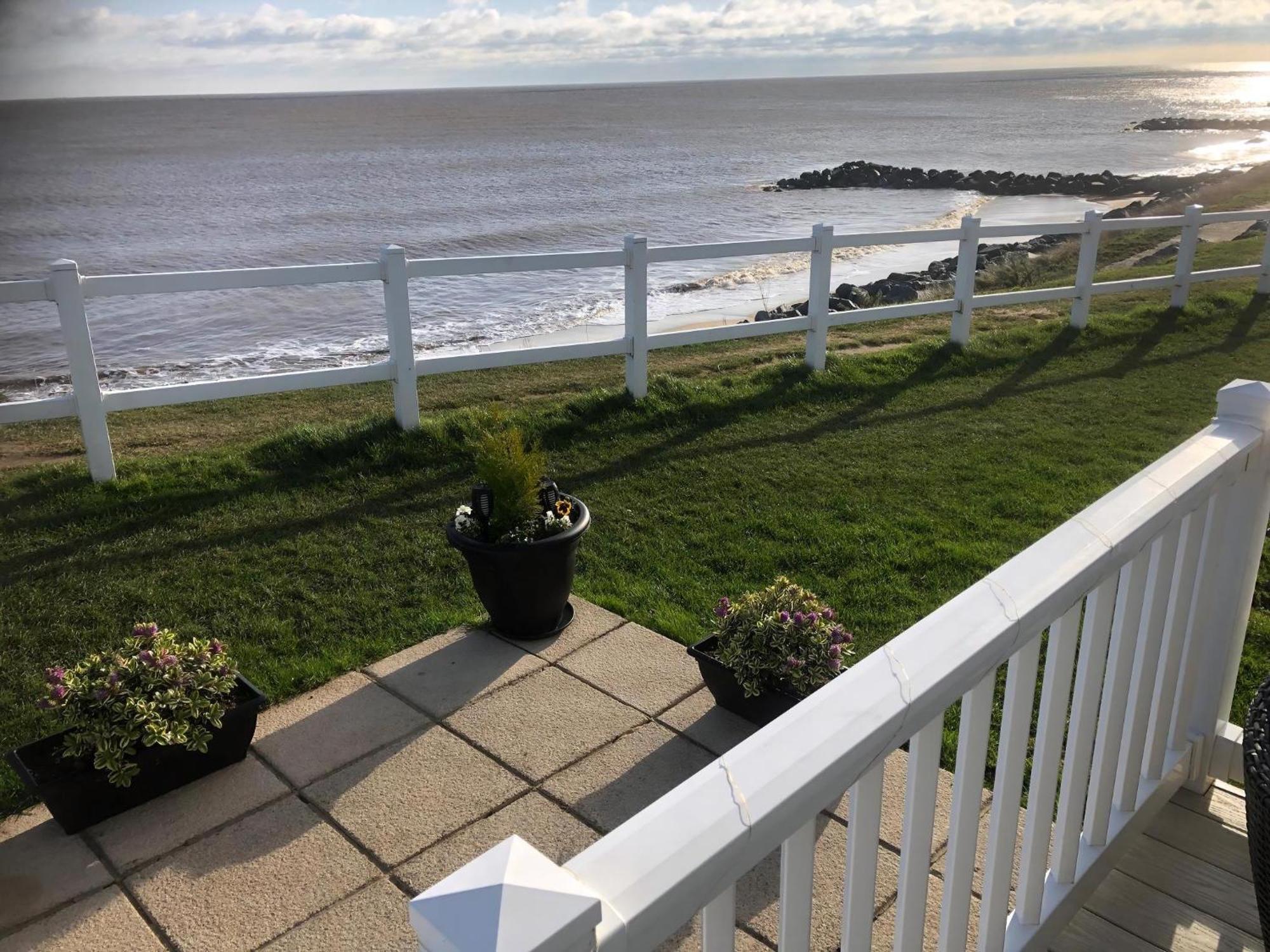 Stunning Caravan With Full Sea Views At Hopton Haven Ref 80044s *